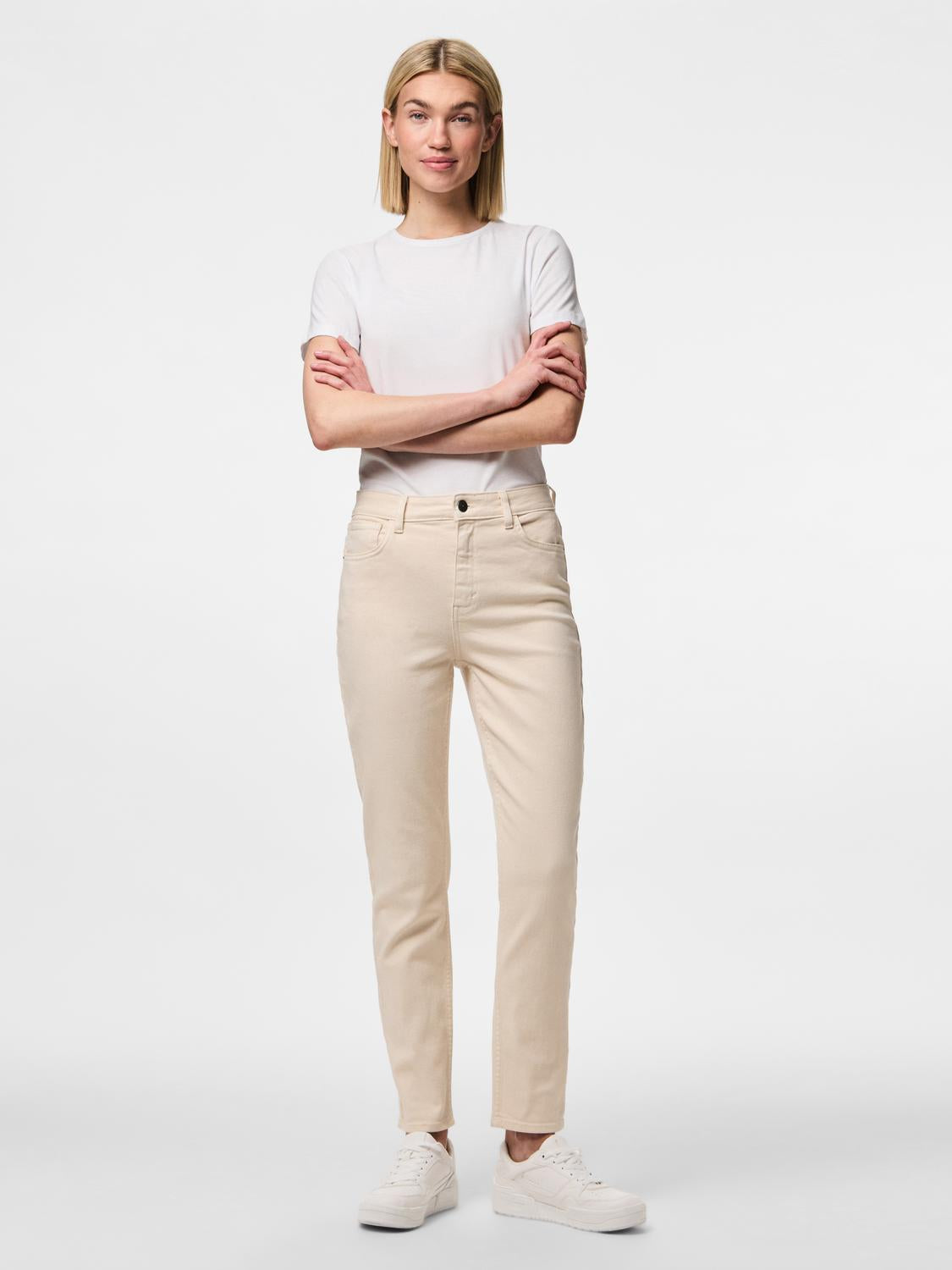 model_shot-front_full